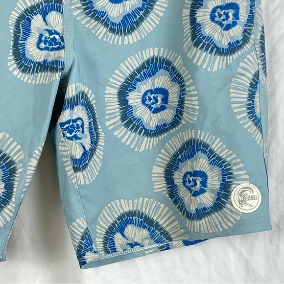 O'Neill Cruzers Blue and White Board Shorts with Tie-Dye Pattern Size 31 - Picture 10 of 16